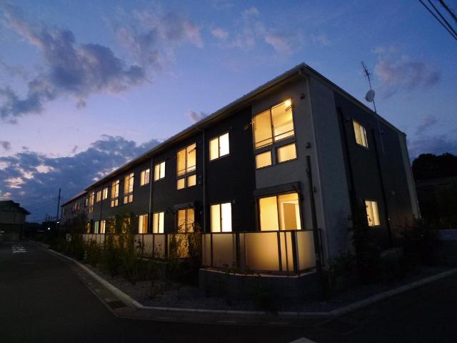 ヴェールコリーヌⅡ 外観写真（夜）