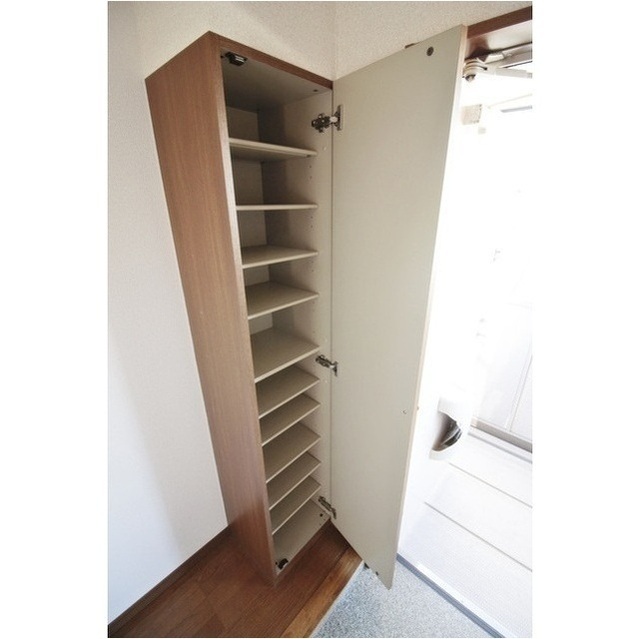 アムール エフ 1番館102号室 玄関