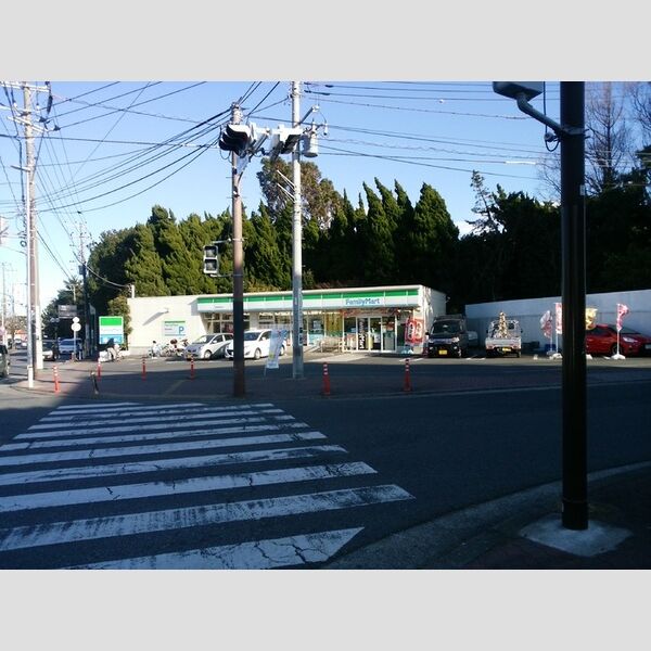 ヴィラ浜見山 ファミリーマート湘南東海岸店(270m)