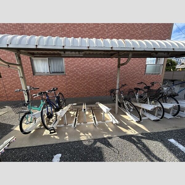 イマヴリューマンション303号室 駐輪場
