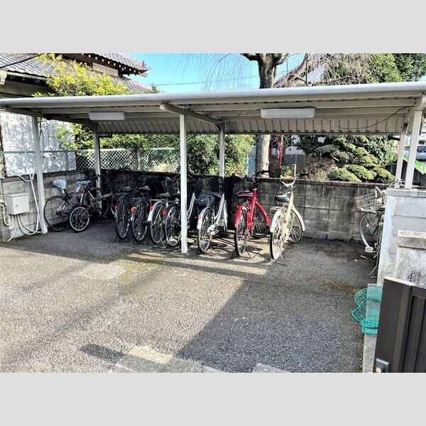 ウエストコート南大泉 駐輪場