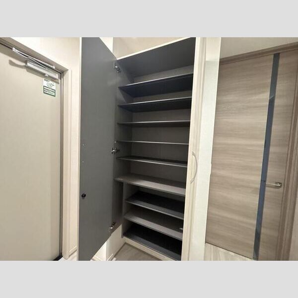 メゾン　シャルム302号室 シューズボックス