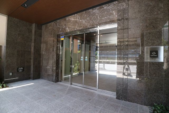 コンシェリア南麻布 ＰＬＡＴＩＮＵＭ ＳＱＵＡＲＥ703号室 エントランス