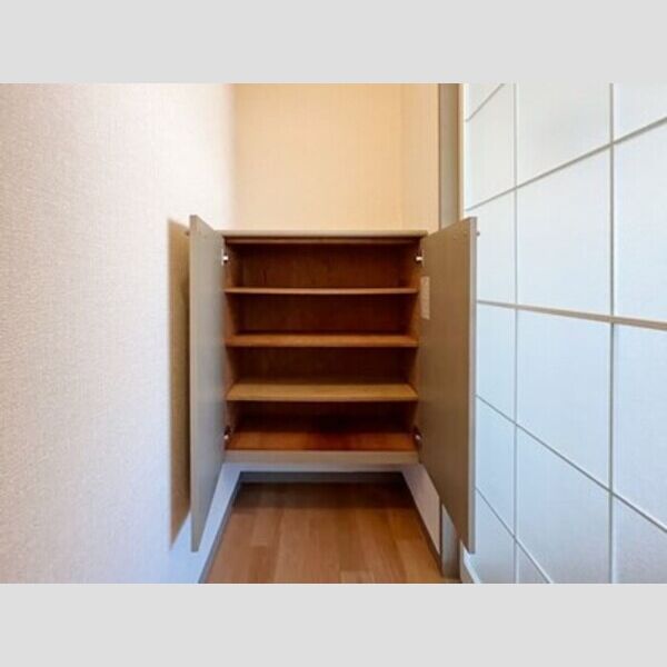 ハイカムールおゆみ野201号室 シューズボックス