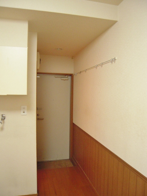 アーバンスクエア東大前Ⅱ0106号室 玄関(ピクチャーレール付き）