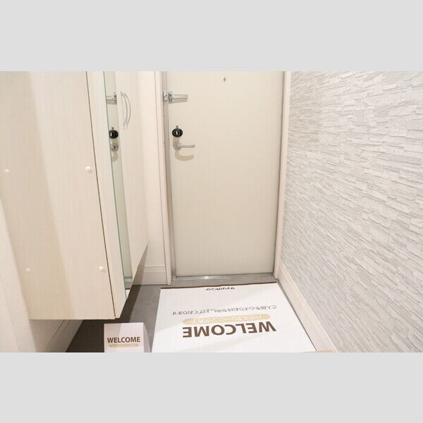 メゾン ド ソレイユ　E105号室 玄関