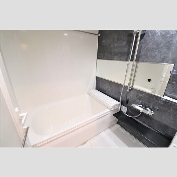 グラシア201号室 バス