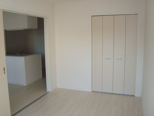 ベルクラージュ 南側洋室