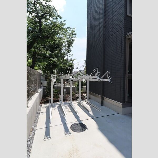 セレスティア中台 二段式駐輪場