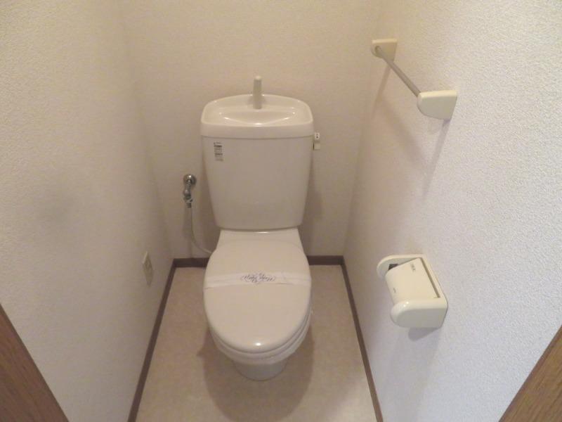 メゾンアンソレイエ1階 トイレ