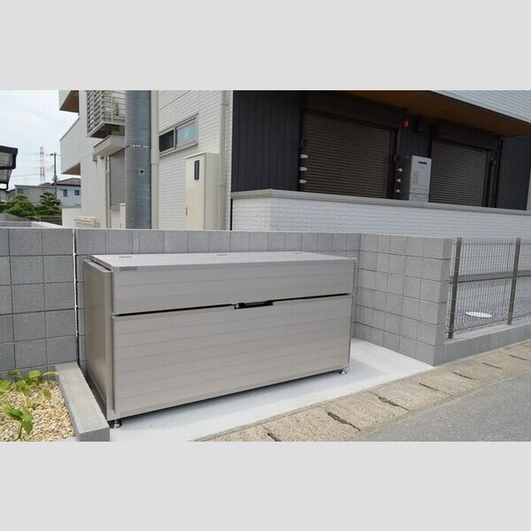 D-ROOM君塚ⅠA101号室 入居者専用ゴミストッカー