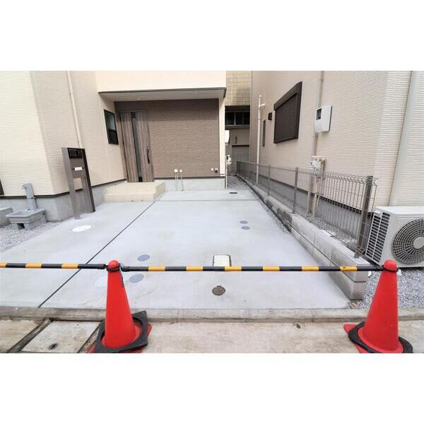 武蔵野市境南町3丁目戸建　2号棟2号室 駐車場