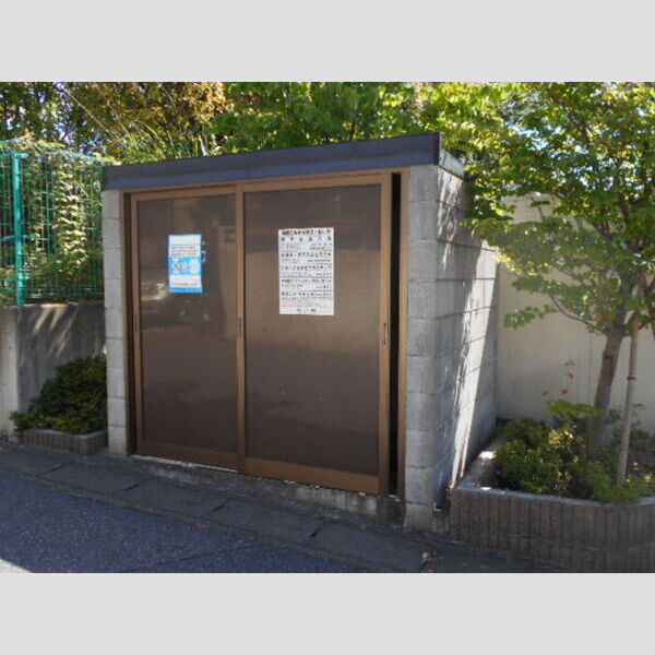 リビングタウン南花島　C102号室 ゴミ箱