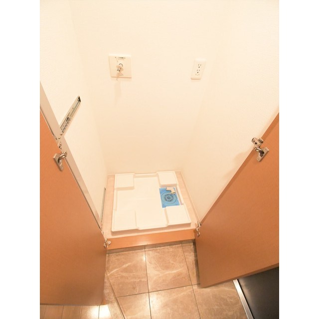 アジールコート中野坂上0404号室 室内洗濯機置場