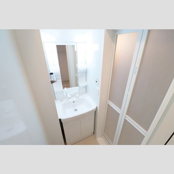 オークヒル大成103号室 忙しい朝にうれしい洗髪洗面化粧台付