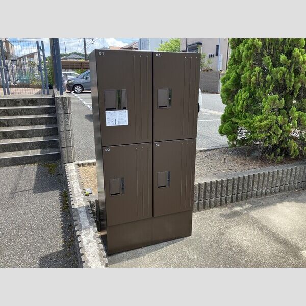 フラガンシア　東館 宅配ボックス