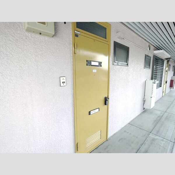 サンパレストミタ205号室 玄関