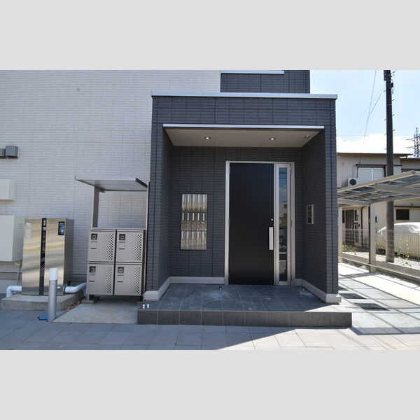 ビューテラス302号室 建物入り口