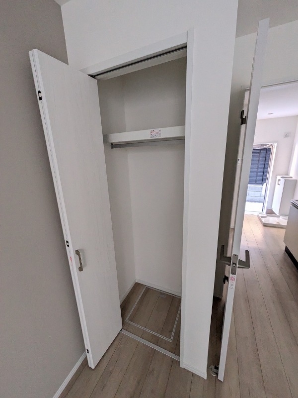 アリスワン南三咲(E-222)2階 収納