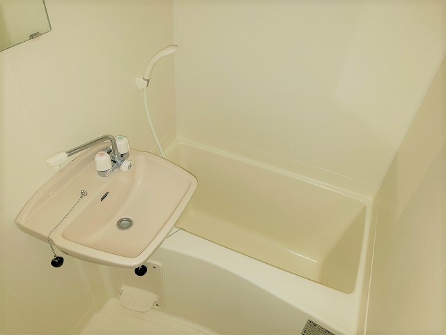 レオパレスロイヤルリーフ103号室 お風呂