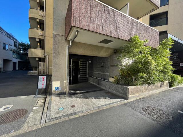 プレール・ドゥーク新宿御苑 エントランス