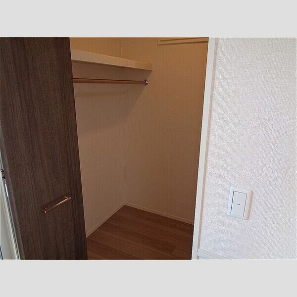 イフィセント港南台205号室 収納