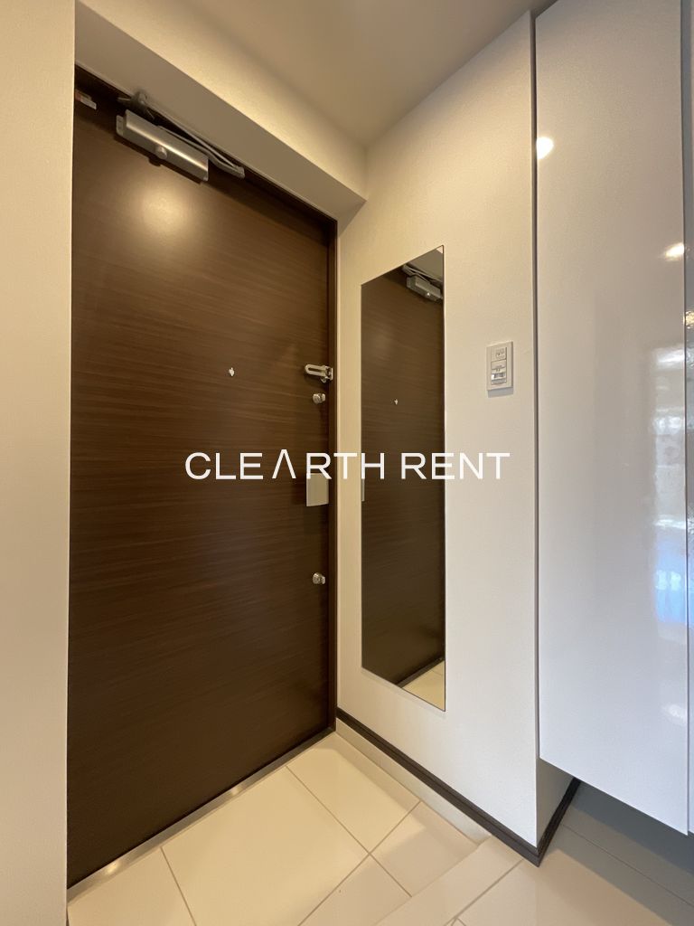 コンシェリア南麻布 ＜ＴＯＫＹＯ ＰＲＥＭＩＵＭ＞ ＥＡＳＴ タイル張りが高級感ある玄関