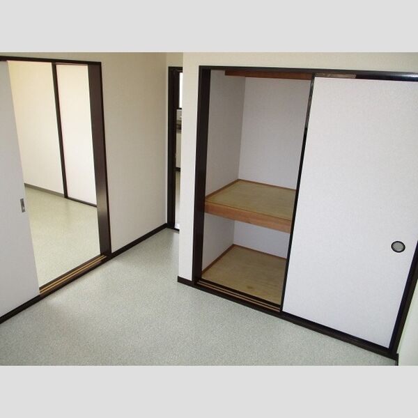 コーポフロンティアⅠC号室 収納