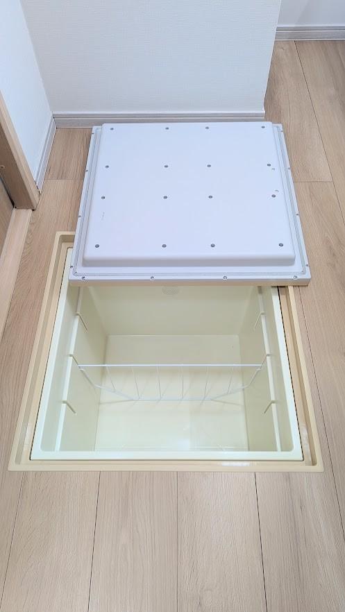 鷺宮テラス 床下収納です。蓋は断熱です。