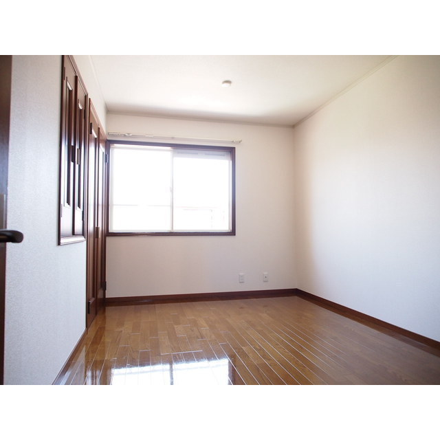 小杉邸ⅡA号室 2階各部屋は振り分けタイプ