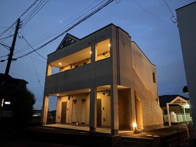 ディア・リリー 外観写真（夜）