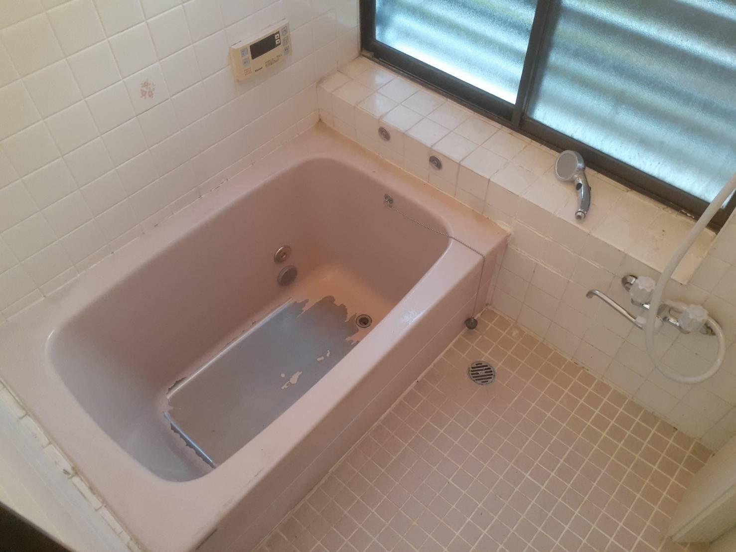 Riviere Sakura 浴室です（浴槽底、剥がれあり）