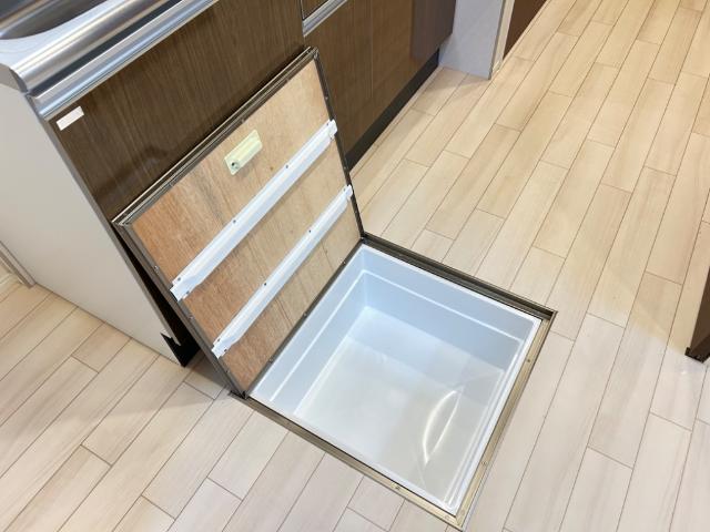 ソラナ宮本103号室 床下収納