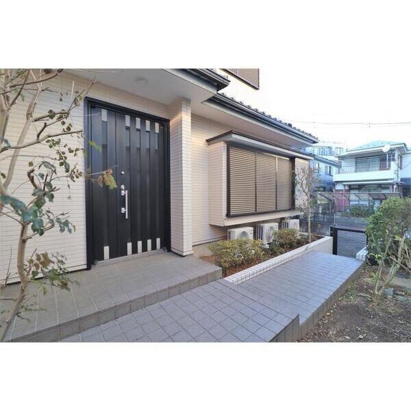 鴨居4丁目戸建 エントランス