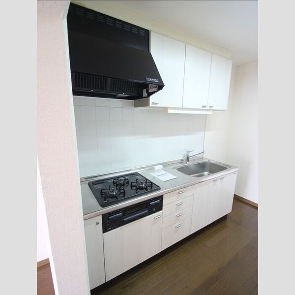 リヴェール滝山 システムキッチン(3口コンロ)