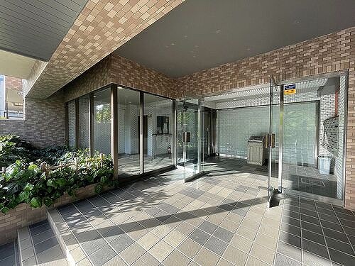 ライオンズマンション東川口AKAO エントランス別角度　※前回募集時2023年4月撮影