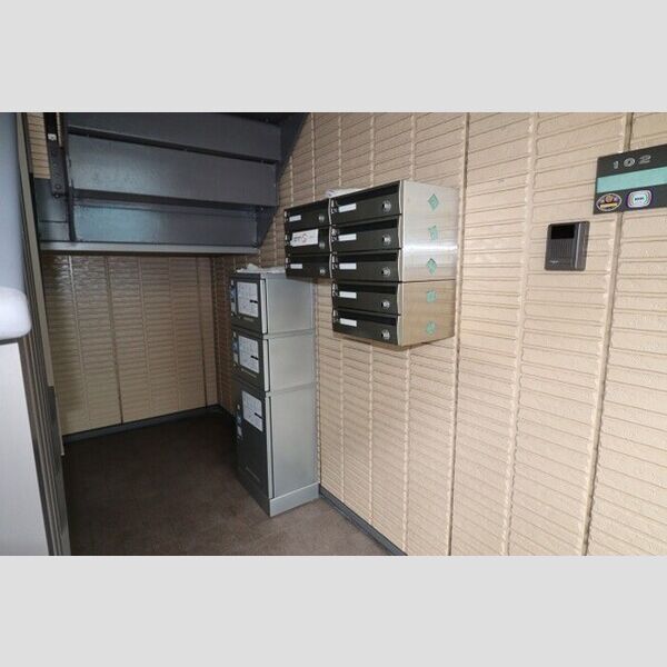 シャレー馬橋302号室 宅配ボックス