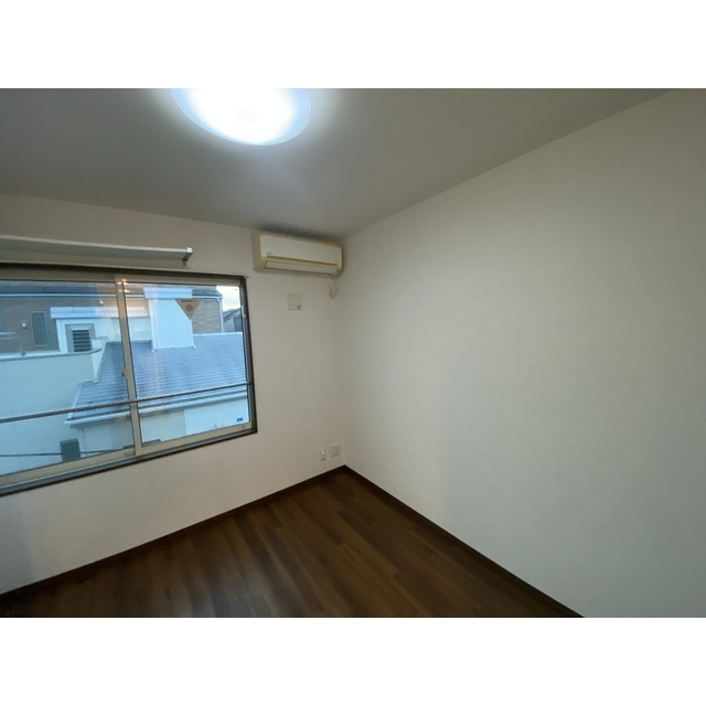 ストラーダ生麦302号室 リビング