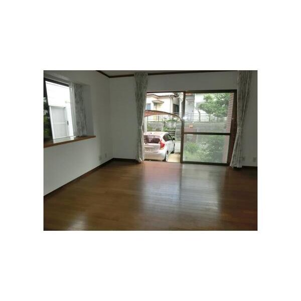 柏市酒井根3丁目貸家 リビング