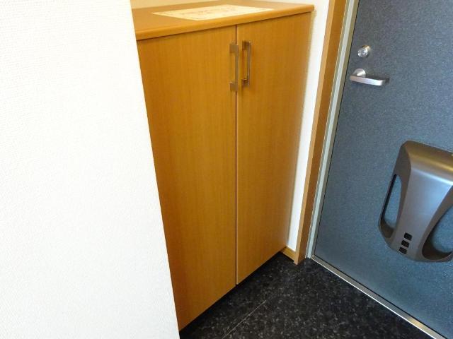 ローズガーデンＮＫＫ 下足箱（下段）