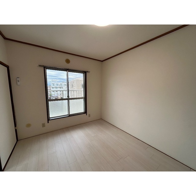 丸新ハイツ401号室 リビング