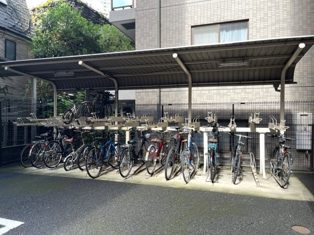 ルーブル白金高輪7階 駐輪場