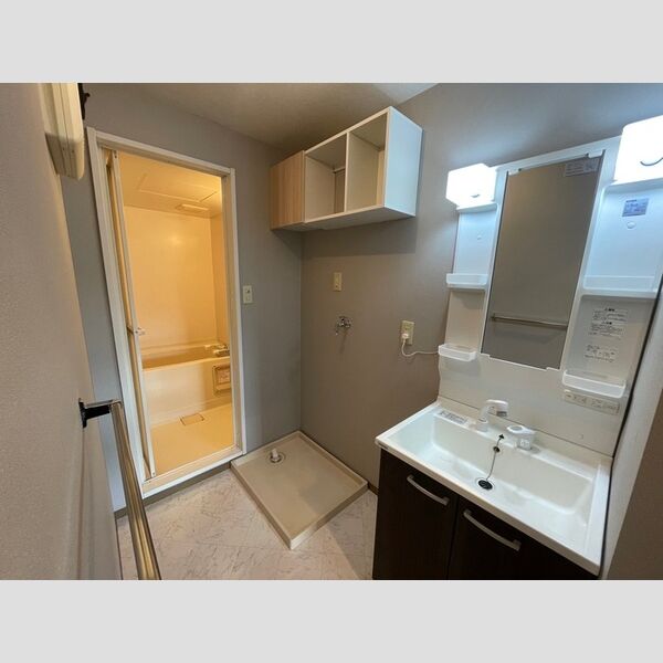 AERIE TAKAKURA 洗髪洗面化粧台、洗濯機置き場上収納棚