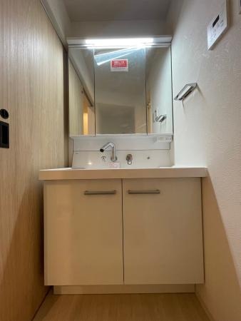 HAON(波音)3階 6-10F 黒を基調とした内装です。