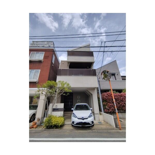 世田谷区上馬4丁目戸建て 駐車場