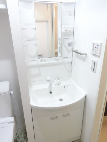 ＣＲＥＶＩＳＴＡ北千住302号室 洗面