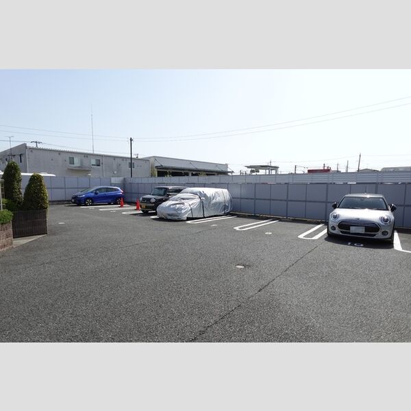 ヴィラージュ106号室 駐車場