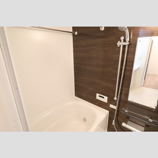 マ・メゾン鵠沼花沢　B205号室 浴室は追い焚き給湯、浴室換気乾燥機付きです