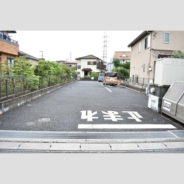 クラベール 駐車場