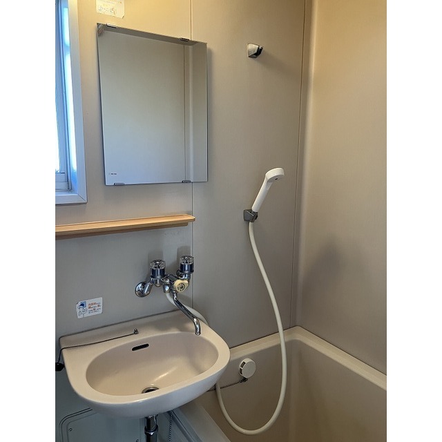 新田ハイツ203号室 内観